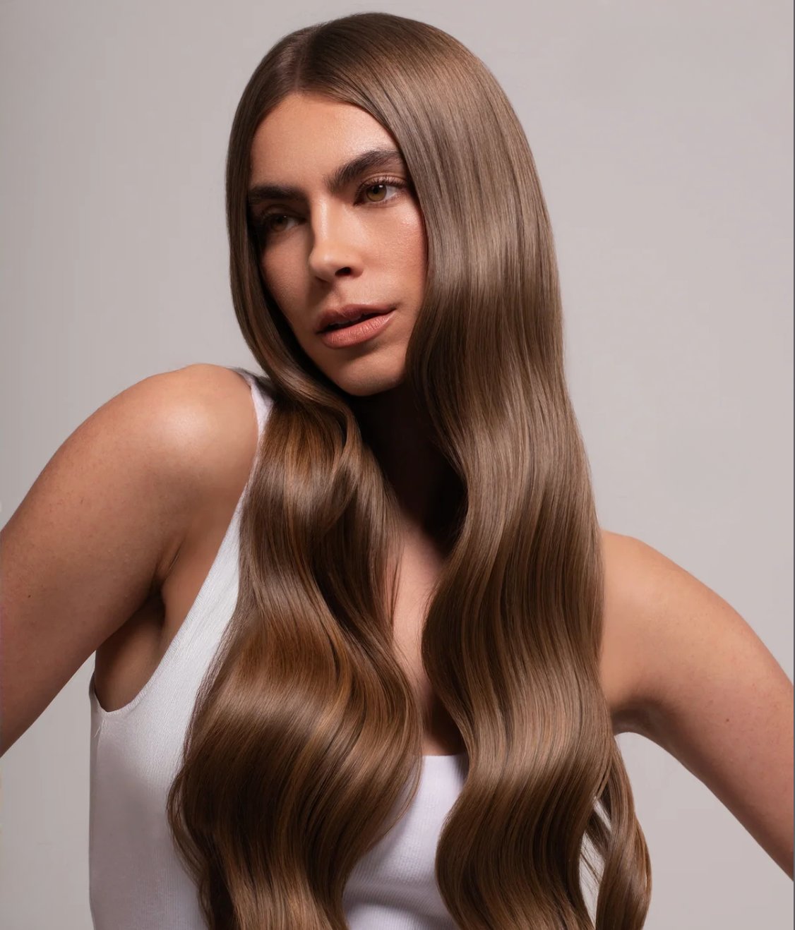 Model with long glossy bronde waves