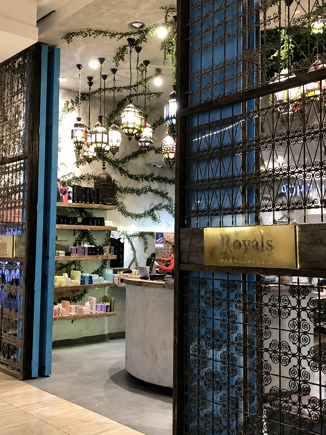 Royals salon 8
